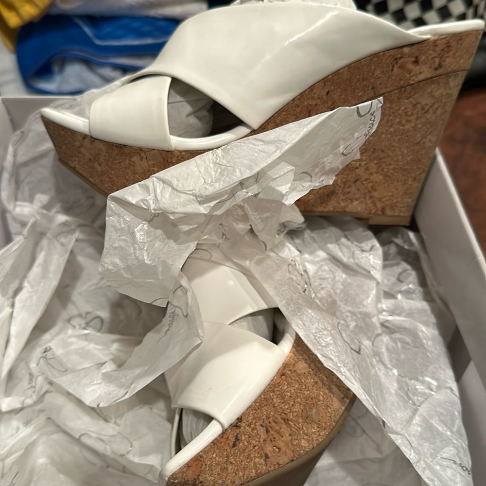 Women’s white Jessica Simpson shoe size 7 brand new condition
